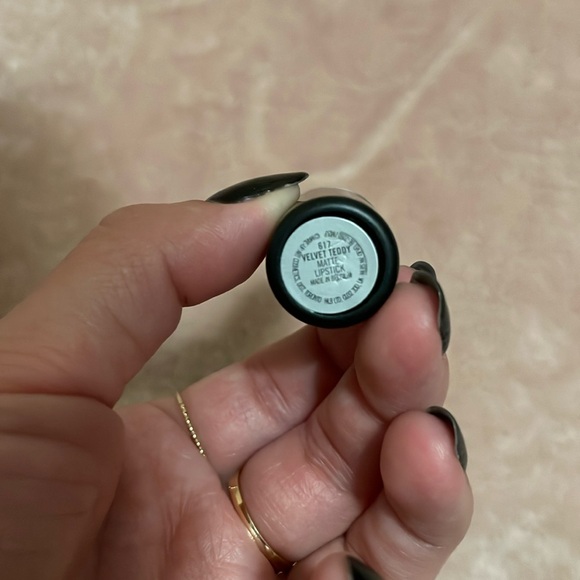 NWT Mac Velvet Teddy Mayte Lipstick - Picture 6 of 6